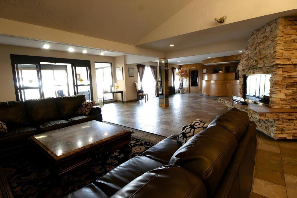 Medicine Hat Inn & Suites Luaran gambar